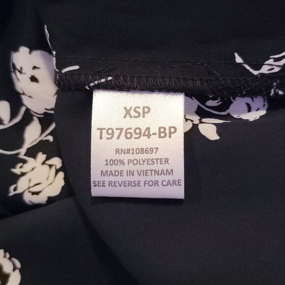 NWOT Alice Blue black and white floral top - Picture 5 of 5